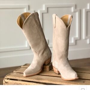 Women's Black Star Cowboy Boots, Size 9